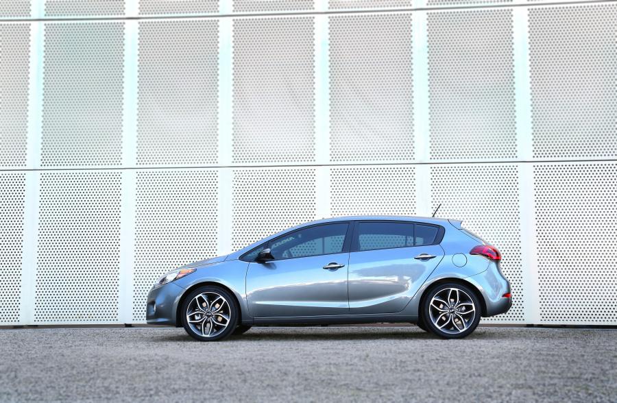  Kia Forte 2013 года  (фото 32 из 62)